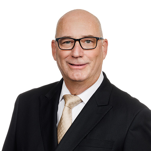 Lee Kern : Funeral Director Assistant